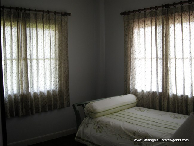 4 Bedrooms house on the canal road for rent