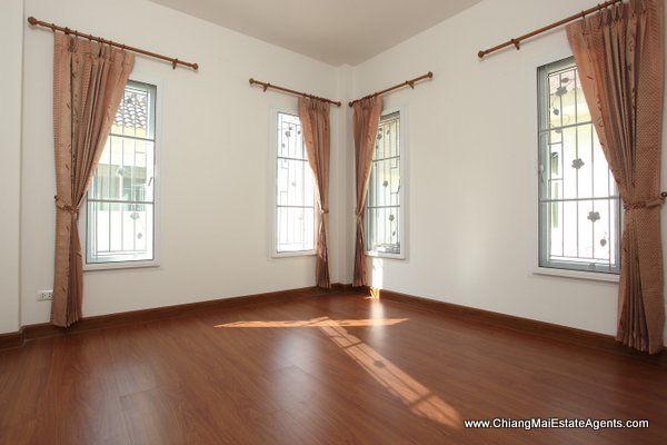 4 Bed Home with Large Garden in Sansaran