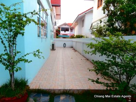 3 Bedroom House For Rent Near Mee Chok Plaza