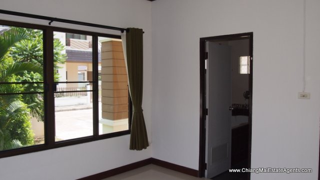 3 Bedroom Home Close to the City
