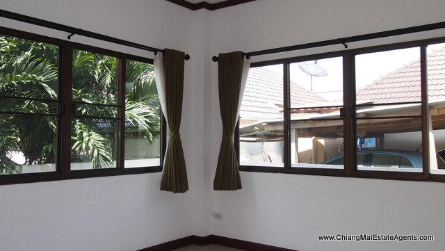3 Bedroom Home Close to the City