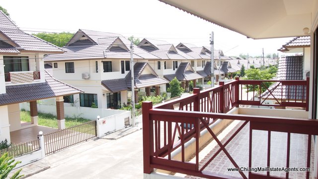3 Bedroom Home Close to the City