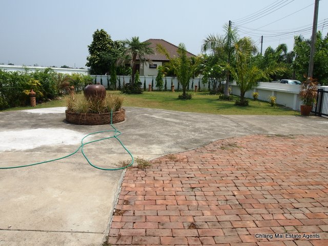 Lovely Bungalow with Large Garden for Rent in Hang Dong