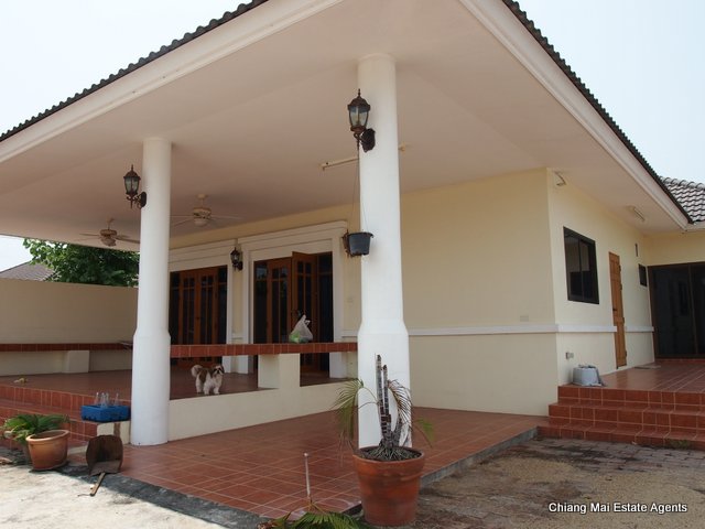 Lovely Bungalow with Large Garden for Rent in Hang Dong