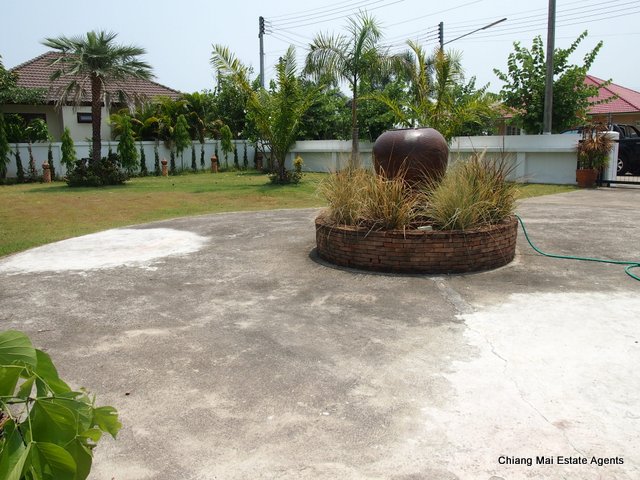 Lovely Bungalow with Large Garden for Rent in Hang Dong