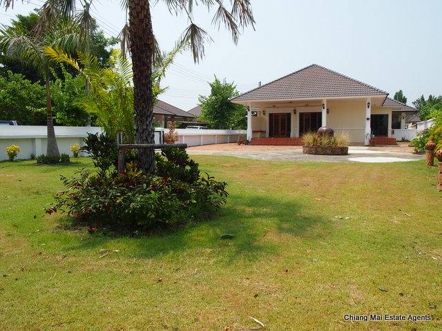 Lovely Bungalow with Large Garden for Rent in Hang Dong