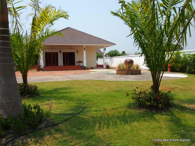 Lovely Bungalow with Large Garden for Rent in Hang Dong