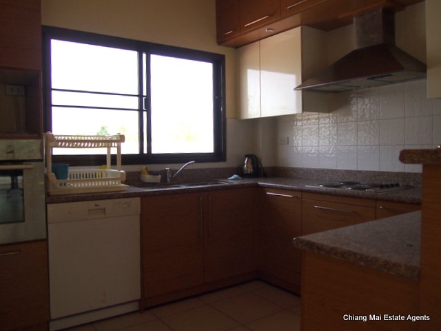 Lovely Bungalow with Large Garden for Rent in Hang Dong