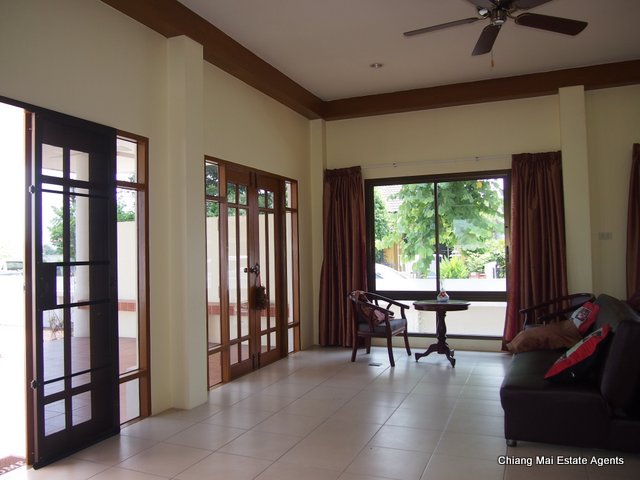 Lovely Bungalow with Large Garden for Rent in Hang Dong