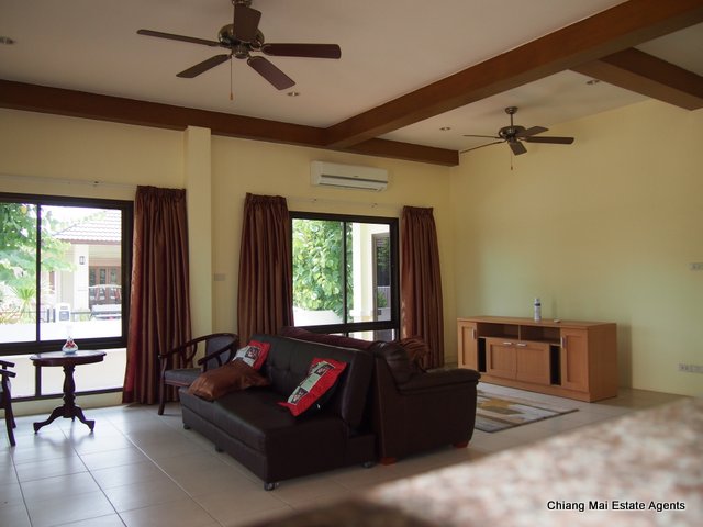 Lovely Bungalow with Large Garden for Rent in Hang Dong