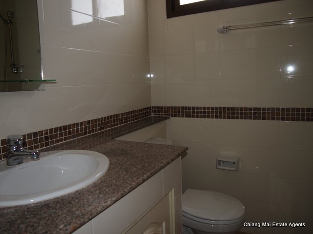 Lovely Bungalow with Large Garden for Rent in Hang Dong