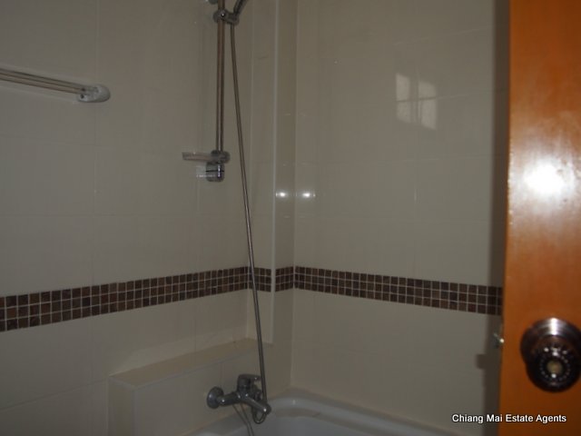 Lovely Bungalow with Large Garden for Rent in Hang Dong