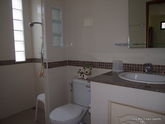 Lovely Bungalow with Large Garden for Rent in Hang Dong