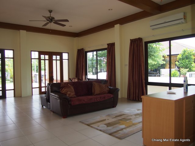 Lovely Bungalow with Large Garden for Rent in Hang Dong