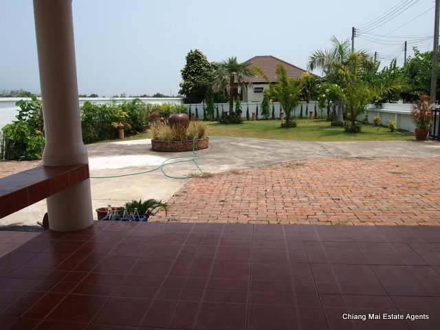 Lovely Bungalow with Large Garden for Rent in Hang Dong