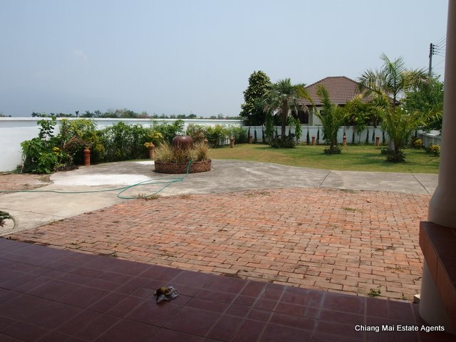 Lovely Bungalow with Large Garden for Rent in Hang Dong