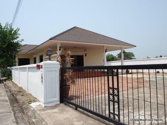 Lovely Bungalow with Large Garden for Rent in Hang Dong