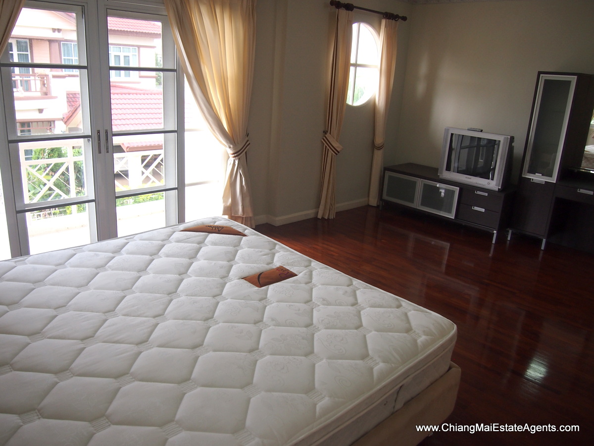 4 Bedroom Home in Land and House