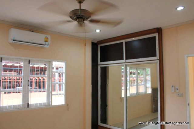 Amazing 4 Bedroom House With Swimming Pool