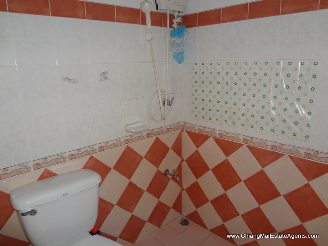 3 Bedrooms Bungalow House