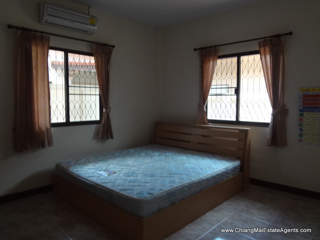 3 Bedrooms Bungalow House
