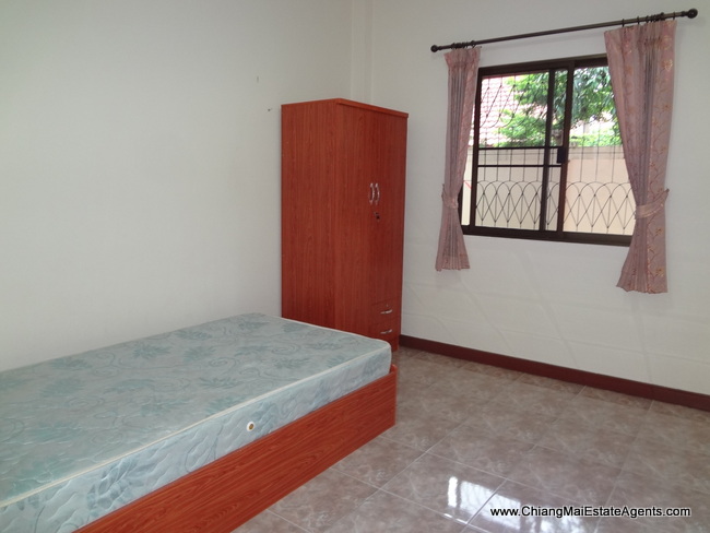 3 Bedrooms Bungalow House