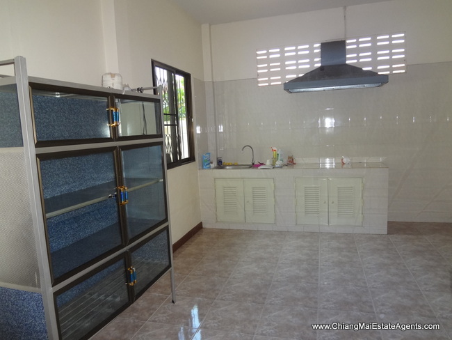 3 Bedrooms Bungalow House