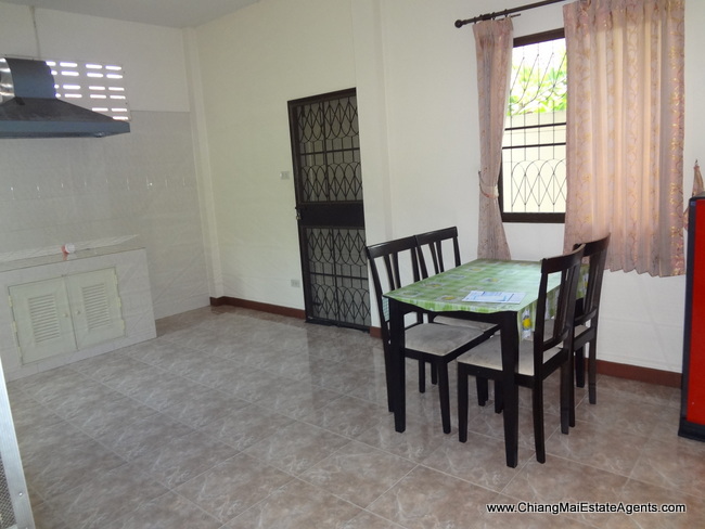 3 Bedrooms Bungalow House