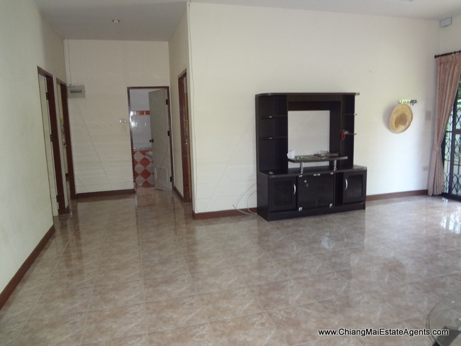 3 Bedrooms Bungalow House