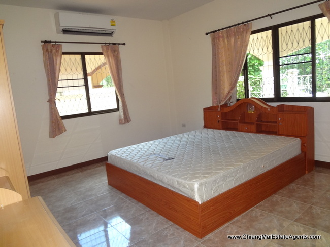 3 Bedrooms Bungalow House