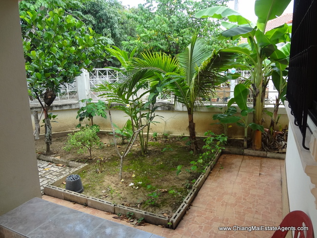 3 Bedrooms Bungalow House