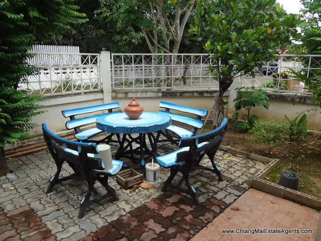 3 Bedrooms Bungalow House