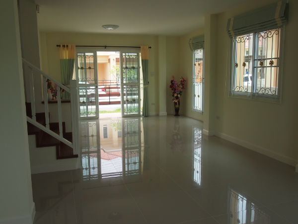 New House for Rent in Saraphi