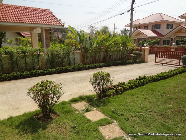 4 bedrooms house with fully furnished