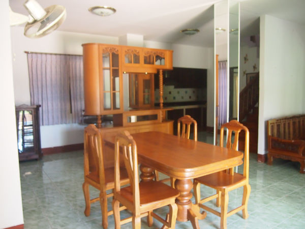 Lots of Living Space in Pimook