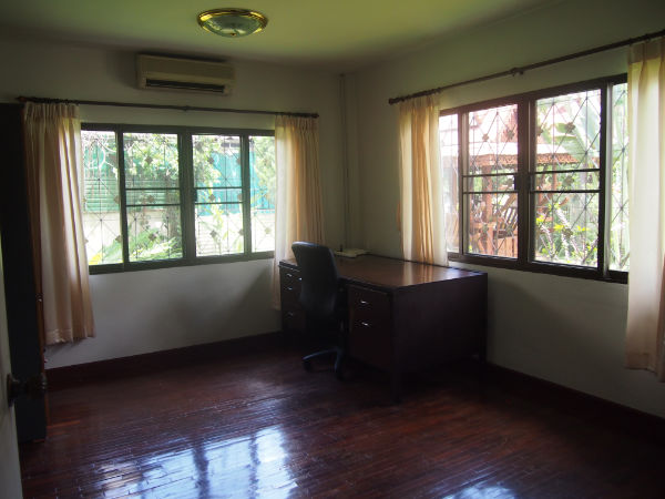 Lots of Living Space in Pimook
