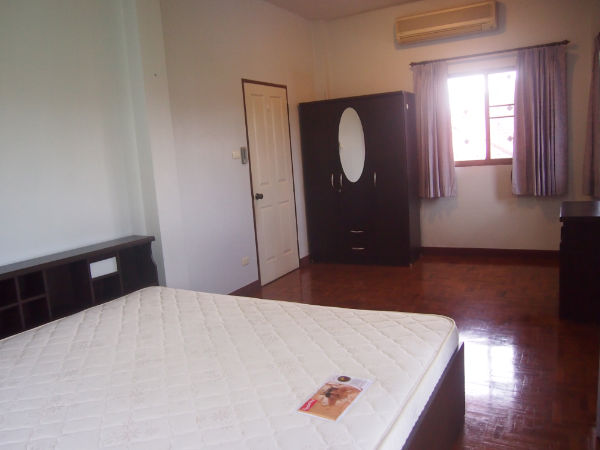Lots of Living Space in Pimook
