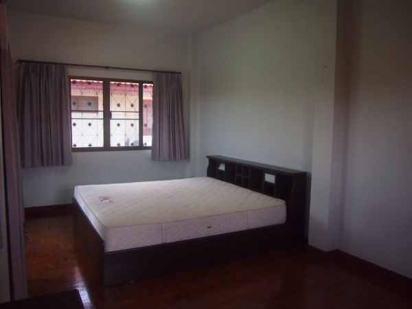 Lots of Living Space in Pimook