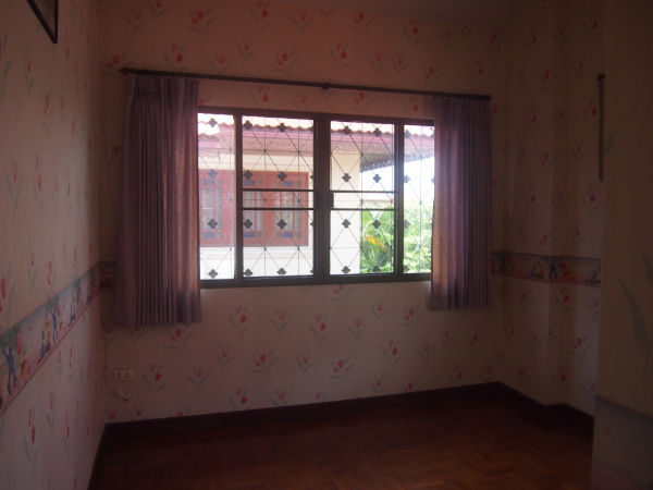 Lots of Living Space in Pimook