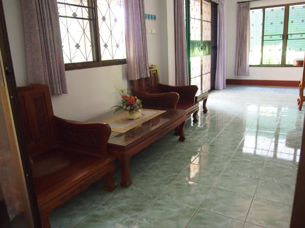 Lots of Living Space in Pimook