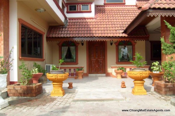 4 Bd, Home, 2 Bd. Bungalow and 4 Guest Bungalows in San Pa Tong