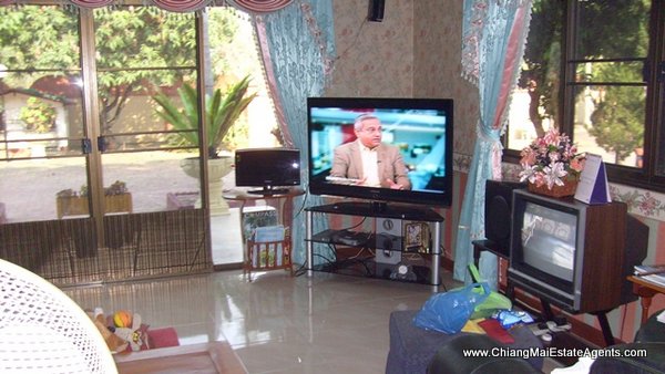 4 Bd, Home, 2 Bd. Bungalow and 4 Guest Bungalows in San Pa Tong