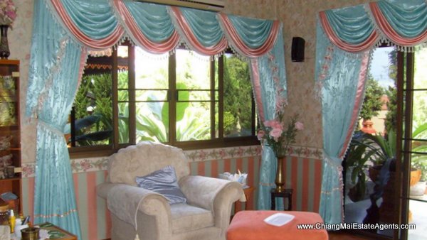 4 Bd, Home, 2 Bd. Bungalow and 4 Guest Bungalows in San Pa Tong
