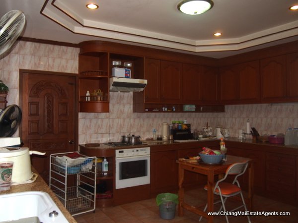 4 Bd, Home, 2 Bd. Bungalow and 4 Guest Bungalows in San Pa Tong