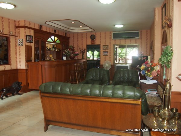 4 Bd, Home, 2 Bd. Bungalow and 4 Guest Bungalows in San Pa Tong