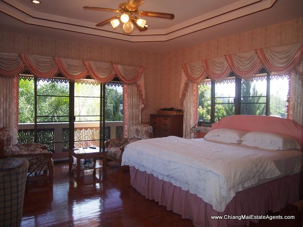 4 Bd, Home, 2 Bd. Bungalow and 4 Guest Bungalows in San Pa Tong