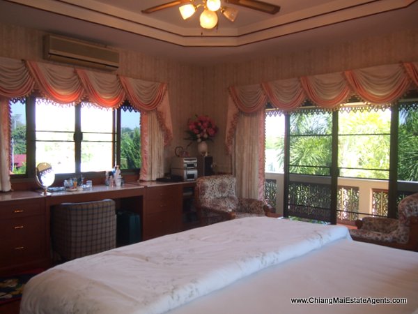 4 Bd, Home, 2 Bd. Bungalow and 4 Guest Bungalows in San Pa Tong