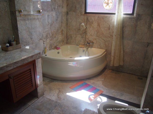 4 Bd, Home, 2 Bd. Bungalow and 4 Guest Bungalows in San Pa Tong