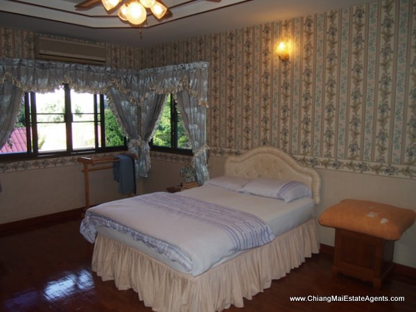 4 Bd, Home, 2 Bd. Bungalow and 4 Guest Bungalows in San Pa Tong