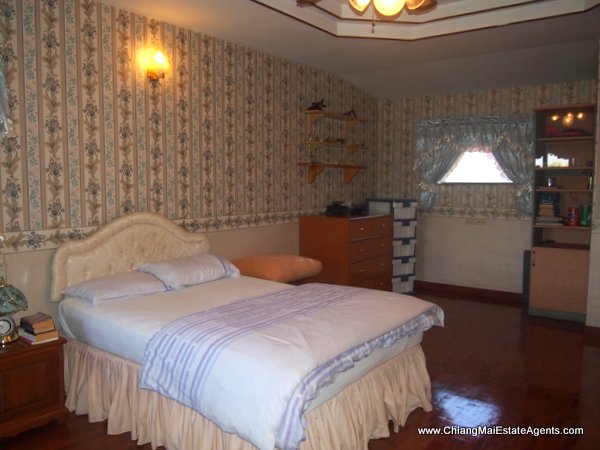 4 Bd, Home, 2 Bd. Bungalow and 4 Guest Bungalows in San Pa Tong